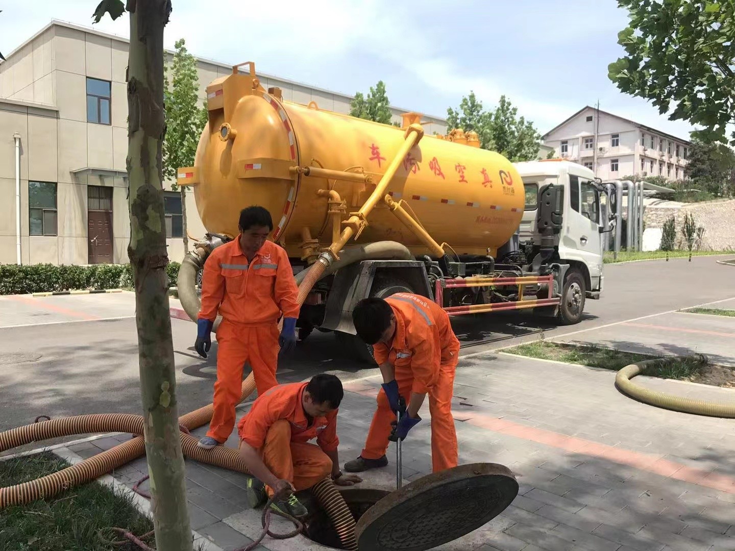 龙井化粪池清理与5-8吨吸粪车施工效率分析